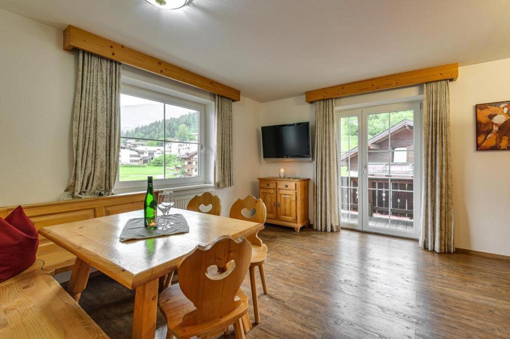 Apartment In Fuegen With A Shared Wellness Екстер'єр фото