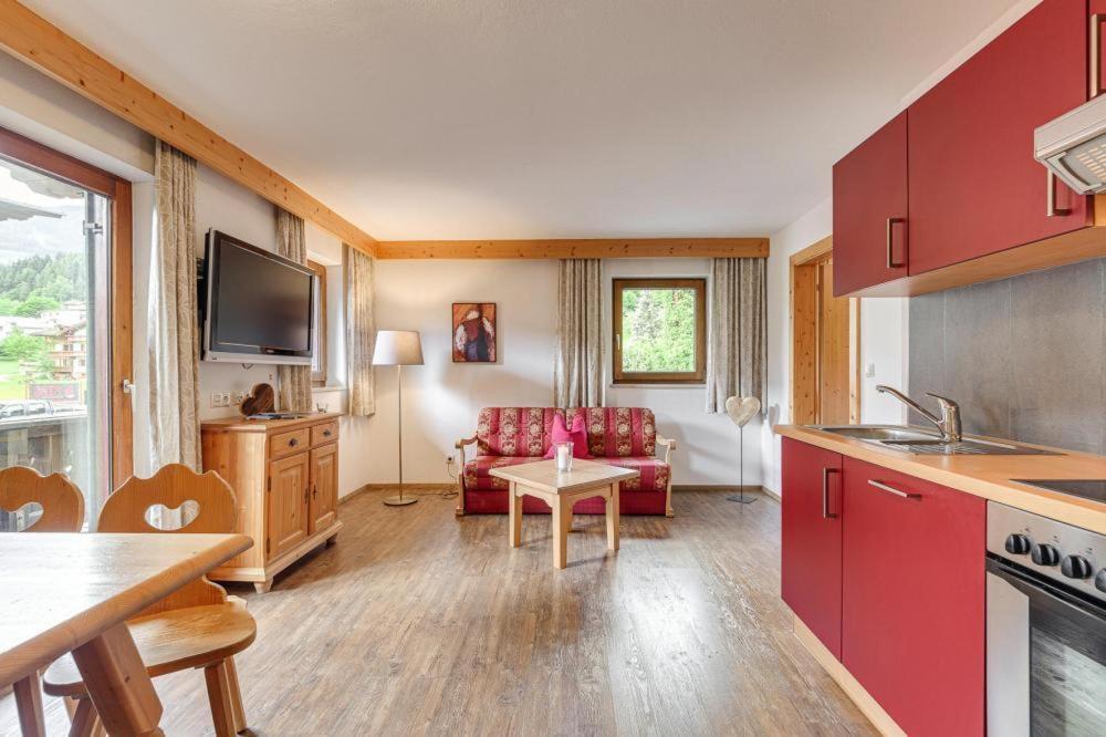 Apartment In Fuegen With A Shared Wellness Екстер'єр фото