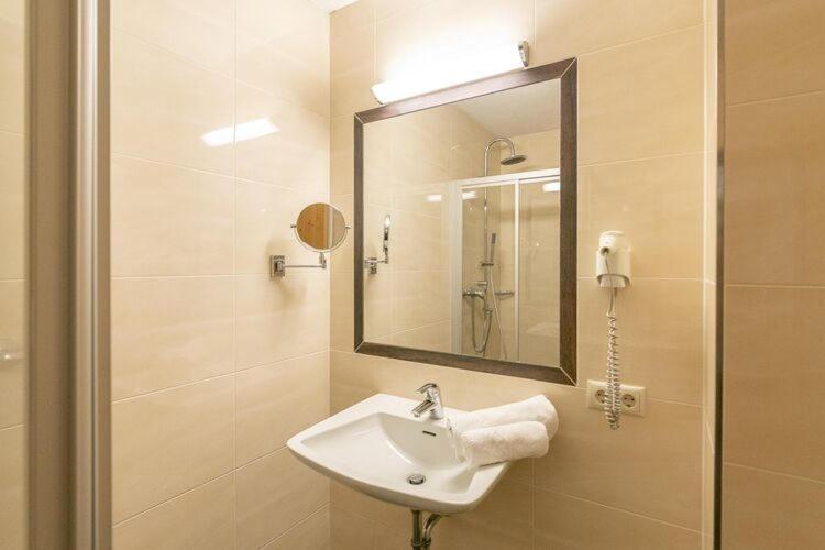 Apartment In Fuegen With A Shared Wellness Екстер'єр фото